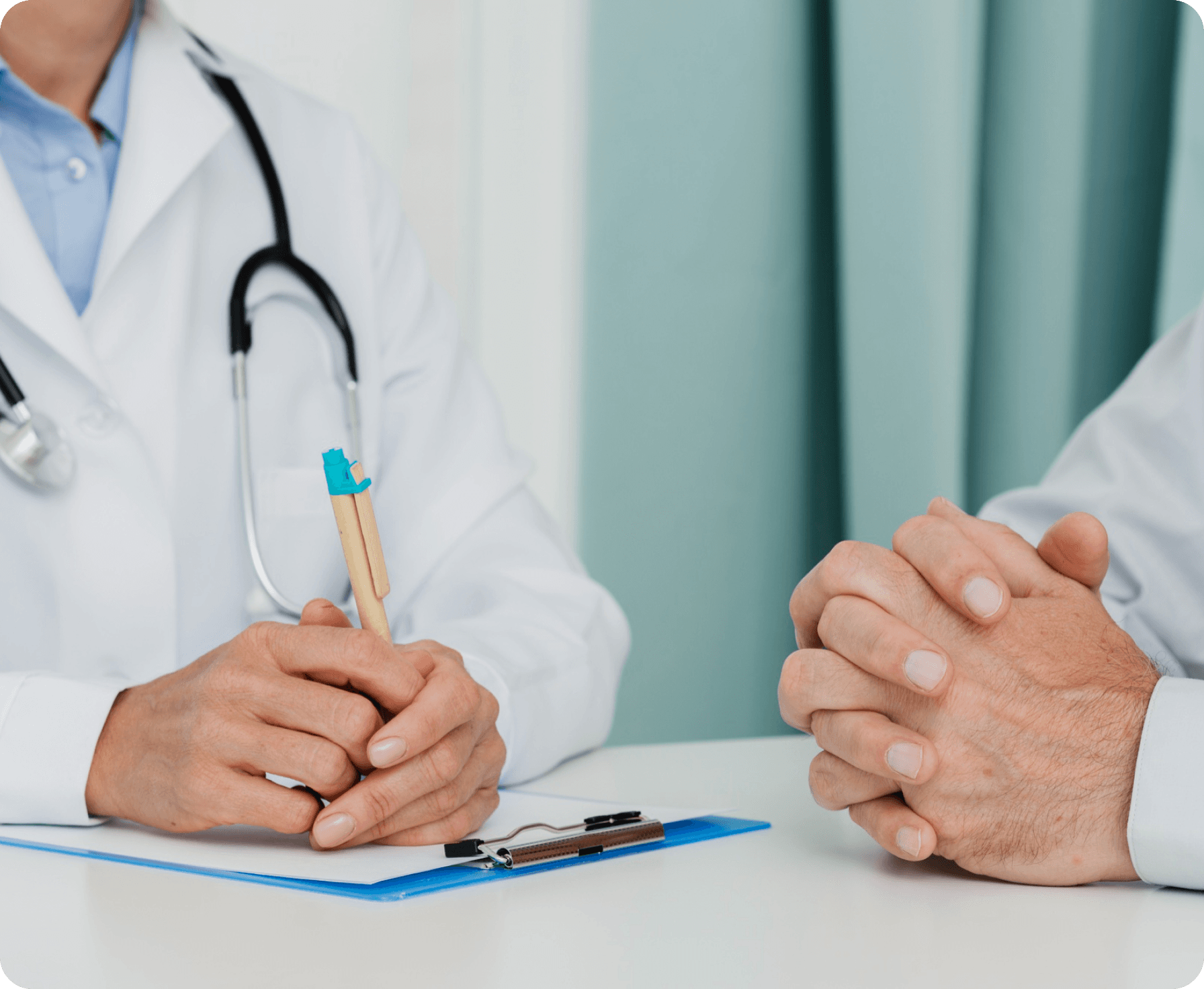 Doctor consulting at ESHAN Healthcare – COVID-19 Diagnosis & Treatment